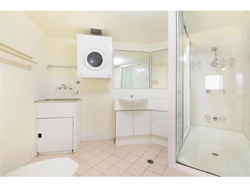 ‘The Decks’ 6 Breaker Street, Main Beach QLD 4217