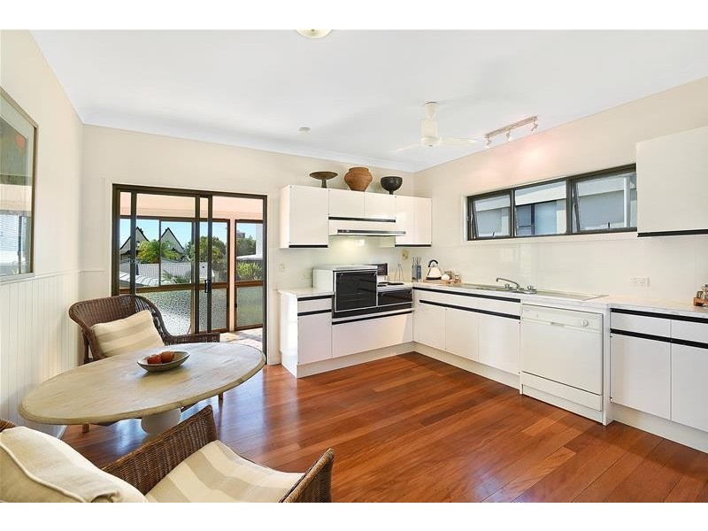 47 Woodroffe Avenue, Main Beach QLD 4217