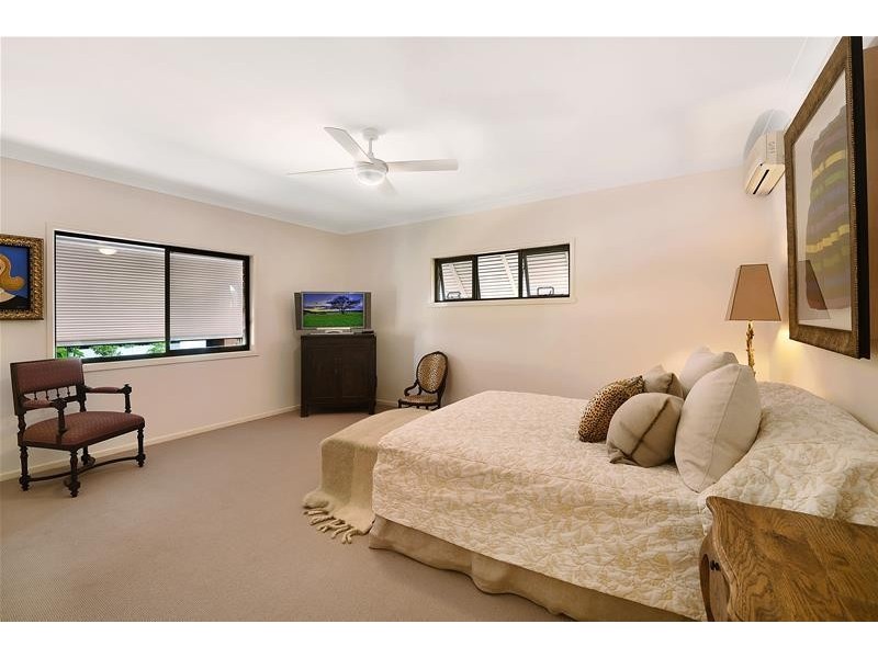 47 Woodroffe Avenue, Main Beach QLD 4217