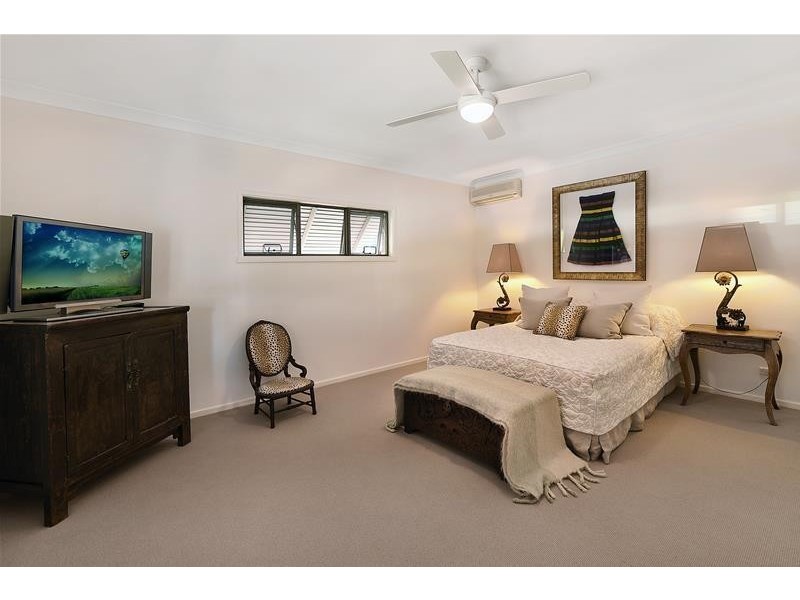 47 Woodroffe Avenue, Main Beach QLD 4217