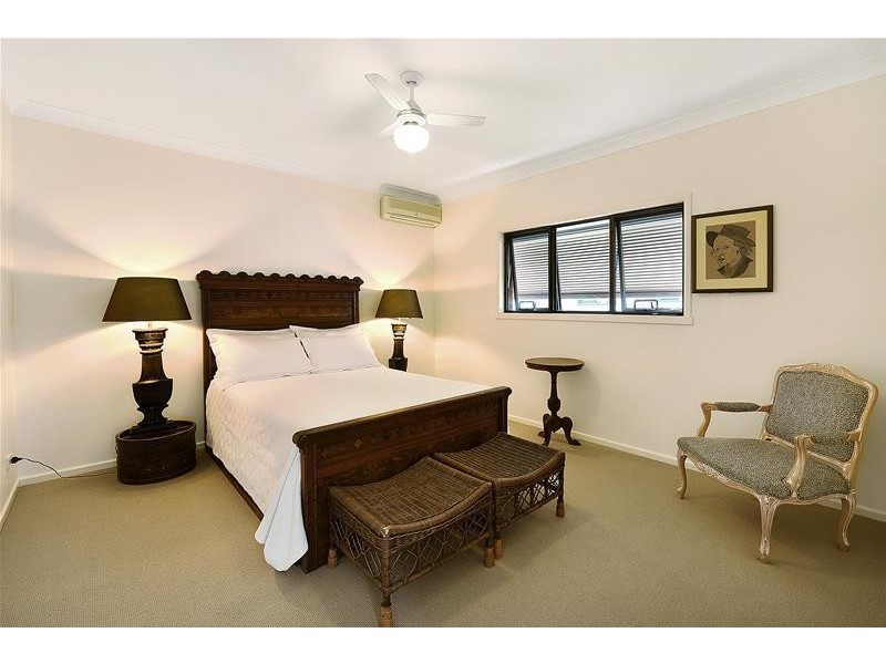 47 Woodroffe Avenue, Main Beach QLD 4217