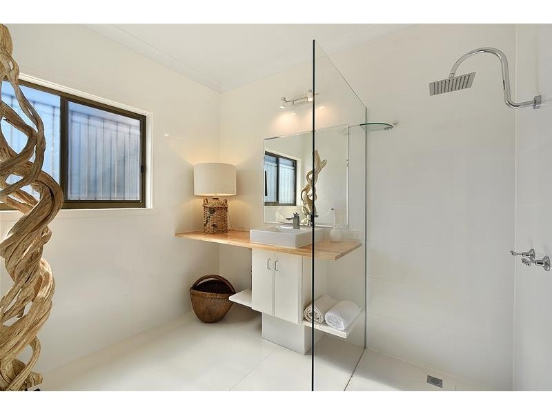 47 Woodroffe Avenue, Main Beach QLD 4217