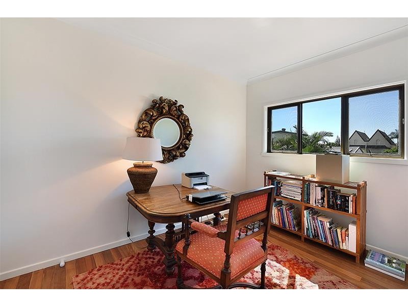 47 Woodroffe Avenue, Main Beach QLD 4217