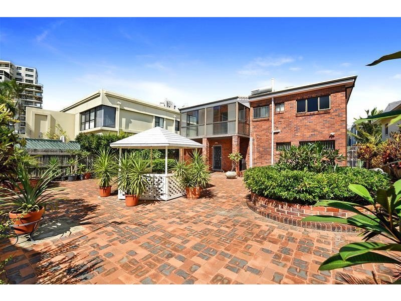 47 Woodroffe Avenue, Main Beach QLD 4217