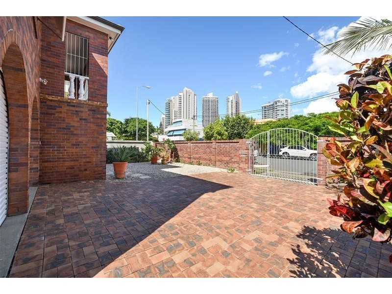 47 Woodroffe Avenue, Main Beach QLD 4217