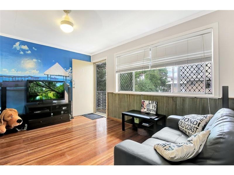 ‘Penola Court’ 15 Cronin Avenue, Main Beach QLD 4217