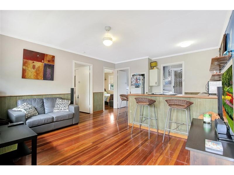 ‘Penola Court’ 15 Cronin Avenue, Main Beach QLD 4217