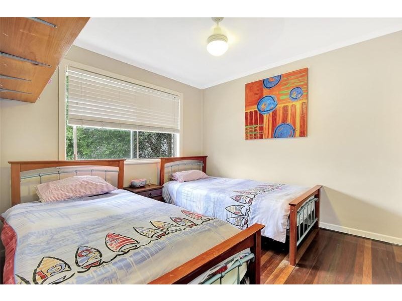 ‘Penola Court’ 15 Cronin Avenue, Main Beach QLD 4217