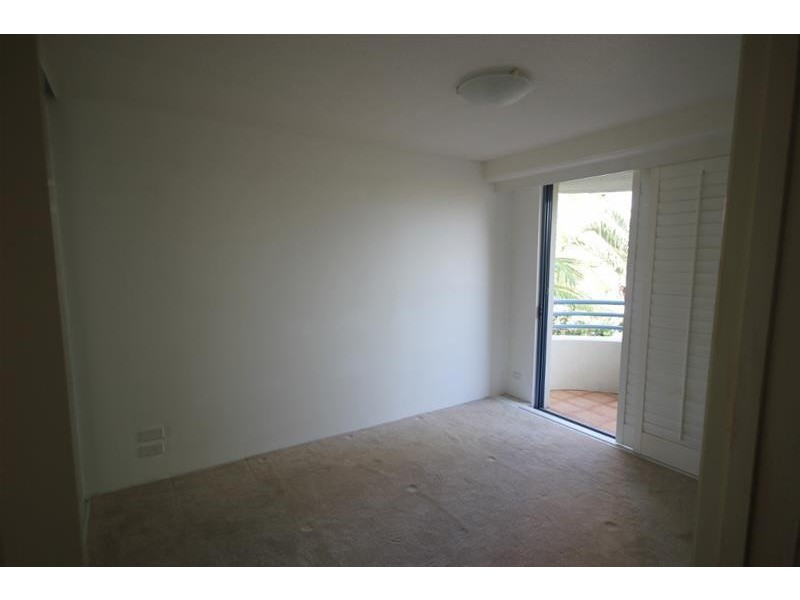 32 Cronin ‘Main Place’ Avenue, Main Beach QLD 4217