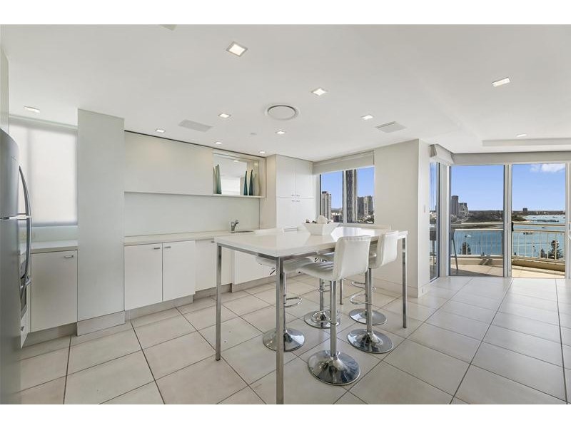 ‘OCEAN SANDS’ 11 Hughes Avenue, Main Beach QLD 4217