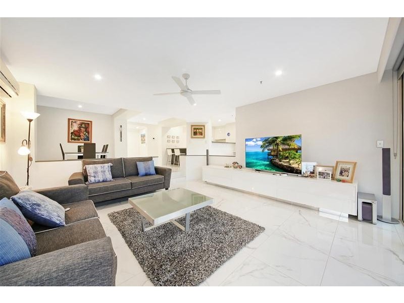 1 Peak Avenue ‘PARK LANE’, Main Beach QLD 4217