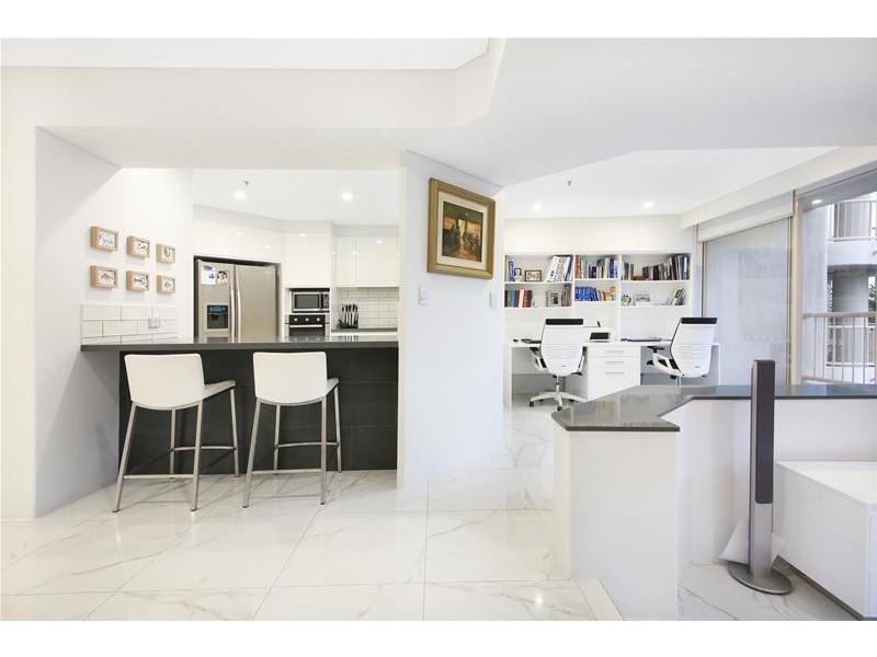 1 Peak Avenue ‘PARK LANE’, Main Beach QLD 4217