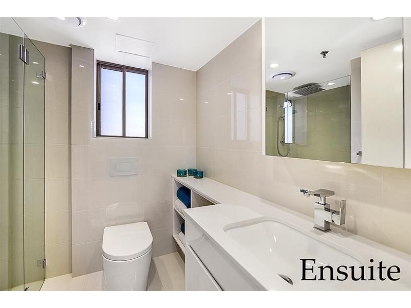 ‘MAIN BEACH TOWER’ 2 Cronin Avenue, Main Beach QLD 4217