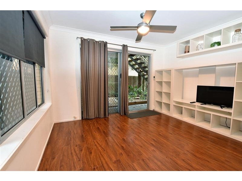 35 Breaker Street, Main Beach QLD 4217