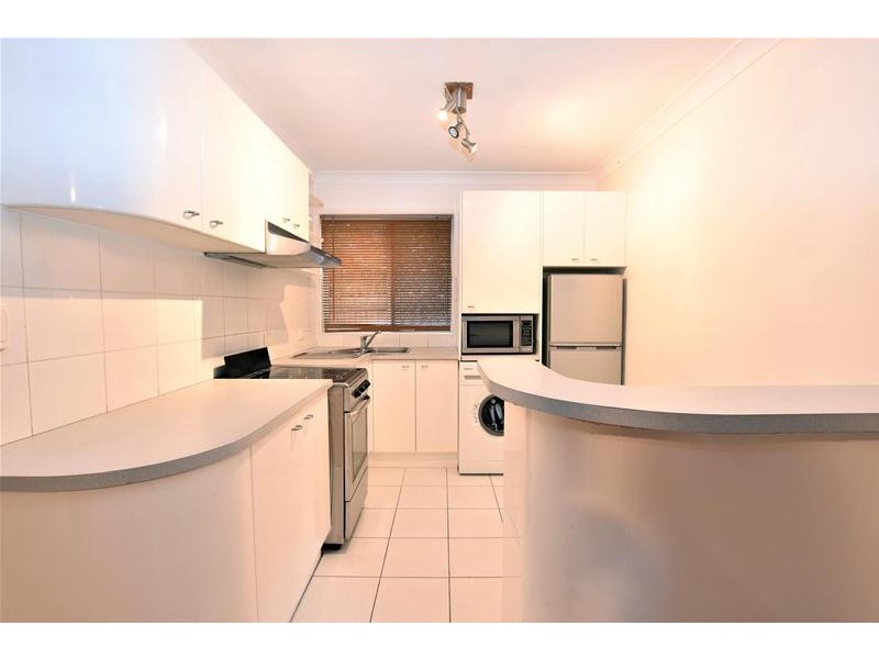 35 Breaker Street, Main Beach QLD 4217