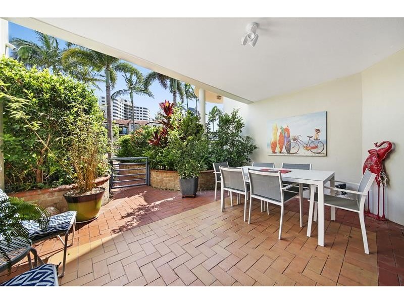 ‘MAIN PLACE’ 32 Cronin  Avenue, Main Beach QLD 4217