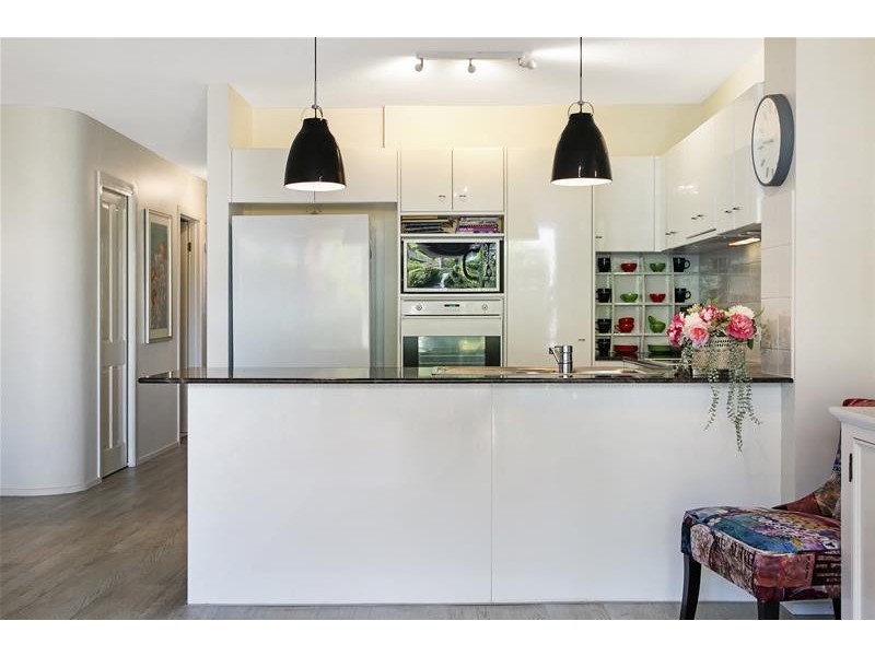 ‘MAIN PLACE’ 32 Cronin  Avenue, Main Beach QLD 4217