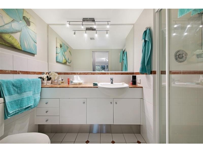 ‘MAIN PLACE’ 32 Cronin  Avenue, Main Beach QLD 4217