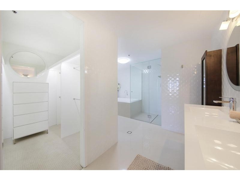 ‘GRAND MARINER’ 12 Commodore Drive, Paradise Waters QLD 4217