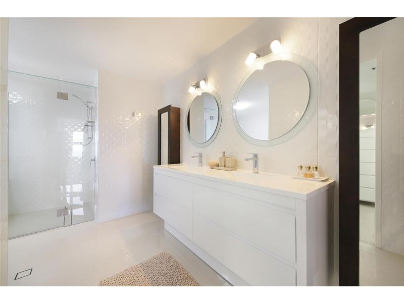 ‘GRAND MARINER’ 12 Commodore Drive, Paradise Waters QLD 4217