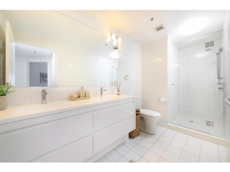 ‘GRAND MARINER’ 12 Commodore Drive, Paradise Waters QLD 4217