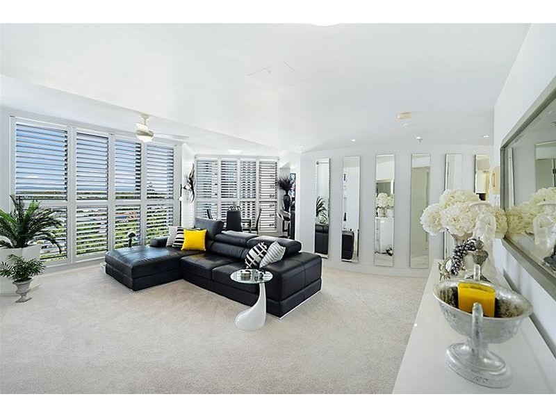 1 Lennie Avenue ‘LIBERTY PACIFIC’, Main Beach QLD 4217