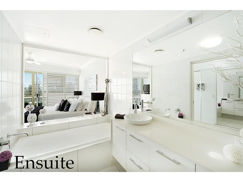 1 Lennie Avenue ‘LIBERTY PACIFIC’, Main Beach QLD 4217