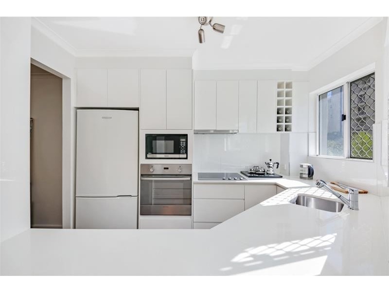 ‘ALOHA LANE’ 11 Breaker Street, Main Beach QLD 4217