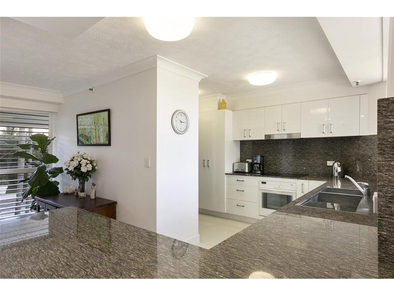 ‘PINTARI’ 3 Cunningham Avenue, Main Beach QLD 4217