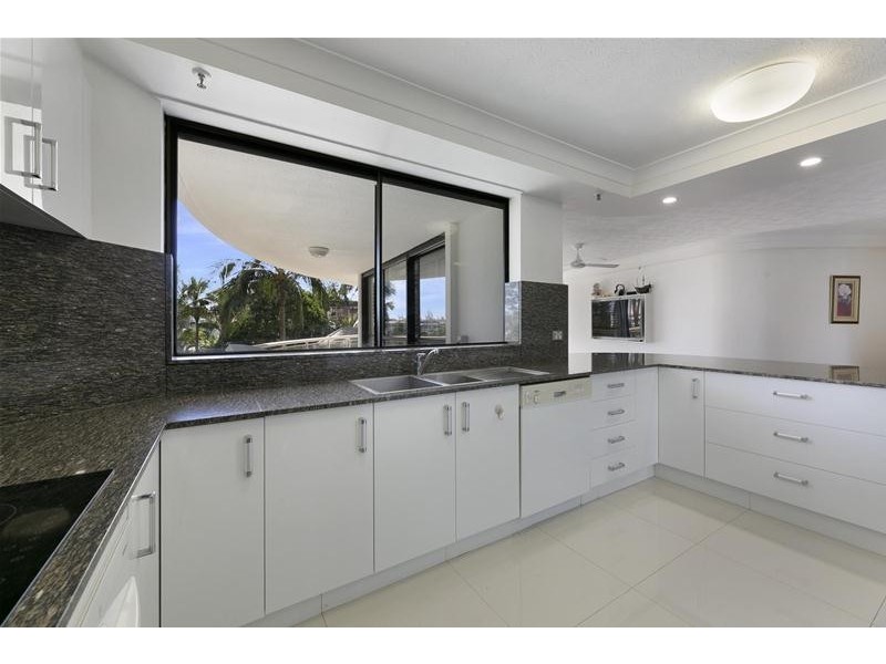 ‘PINTARI’ 3 Cunningham Avenue, Main Beach QLD 4217