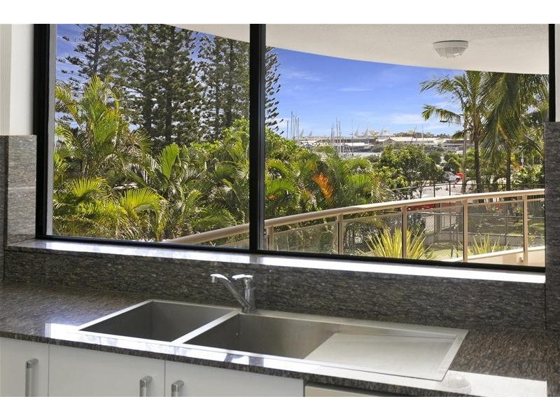 ‘PINTARI’ 3 Cunningham Avenue, Main Beach QLD 4217