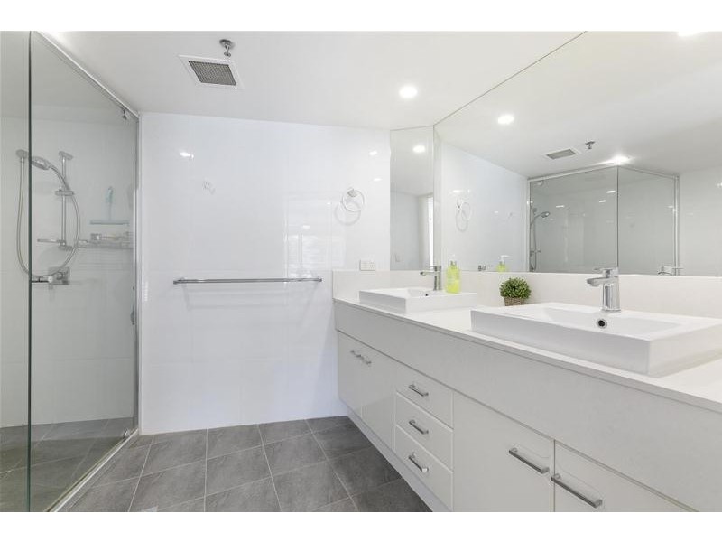 ‘PINTARI’ 3 Cunningham Avenue, Main Beach QLD 4217