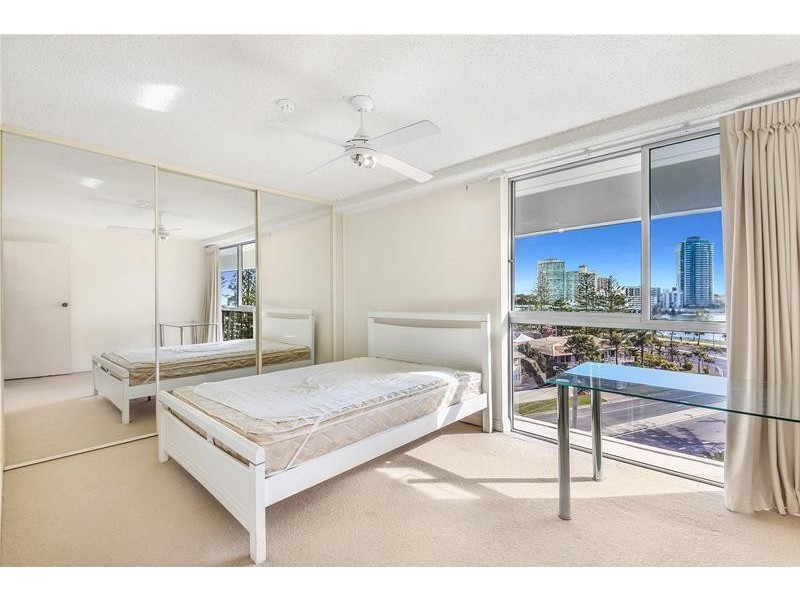 ‘Yachting Towers’ 18 MacArthur Parade, Main Beach QLD 4217