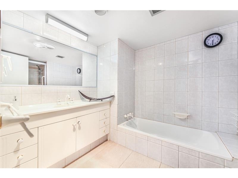 ‘Yachting Towers’ 18 MacArthur Parade, Main Beach QLD 4217