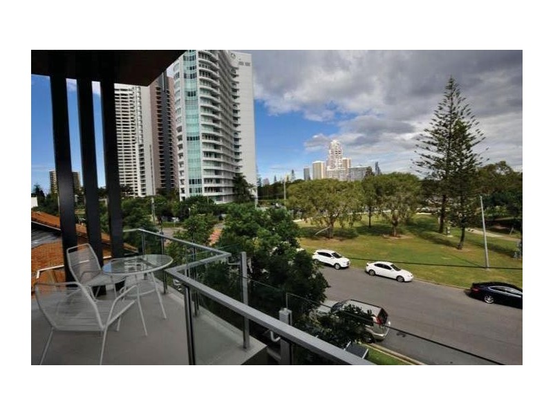 45A Breaker Street, Main Beach QLD 4217