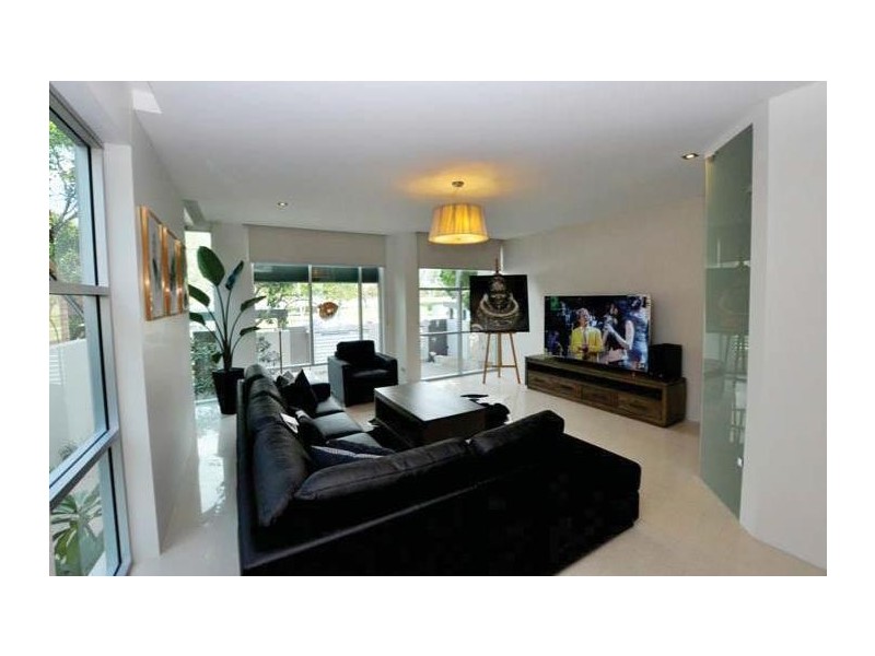 45A Breaker Street, Main Beach QLD 4217