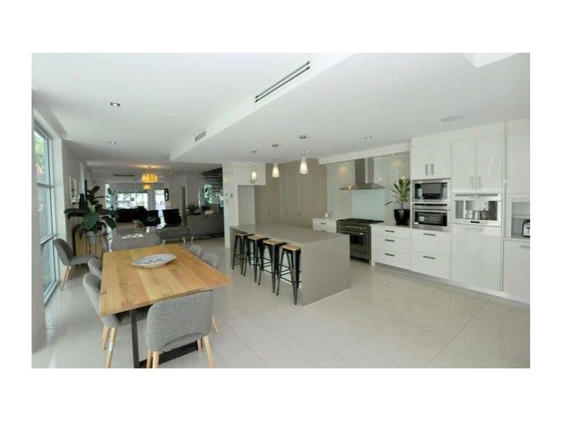 45A Breaker Street, Main Beach QLD 4217