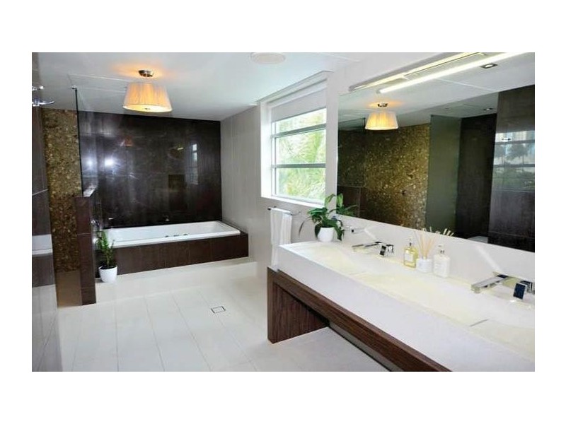 45A Breaker Street, Main Beach QLD 4217