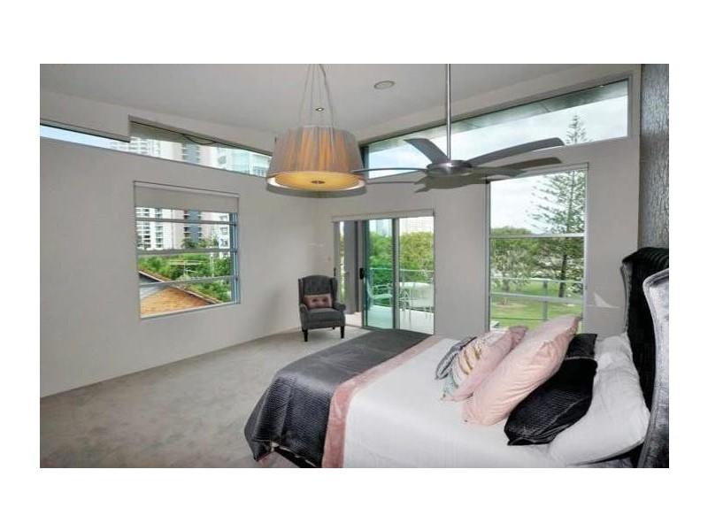 45A Breaker Street, Main Beach QLD 4217