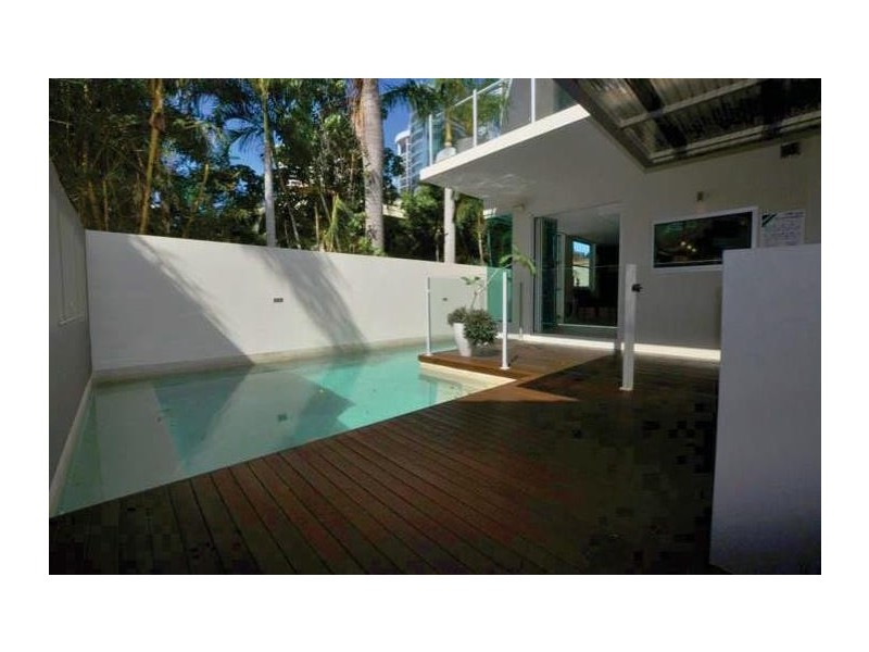 45A Breaker Street, Main Beach QLD 4217