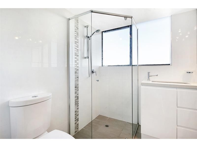 Broadwater Shores 9 Bayview Street, Runaway Bay QLD 4216