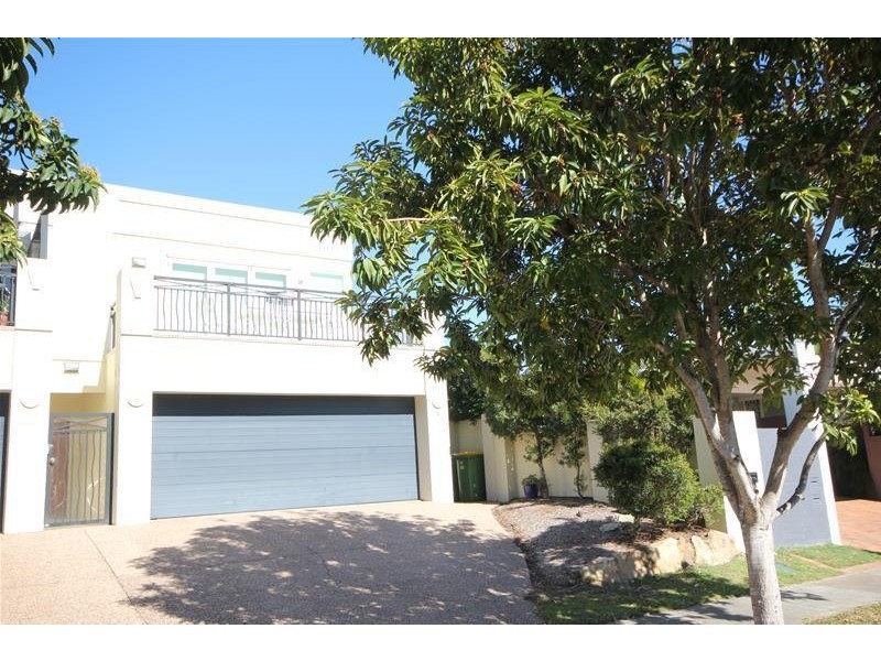 ‘BUDDS BEACH’ 28 Birt Avenue, Main Beach QLD 4217