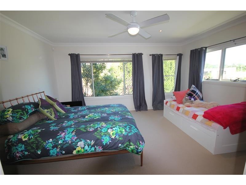 ‘BUDDS BEACH’ 28 Birt Avenue, Main Beach QLD 4217