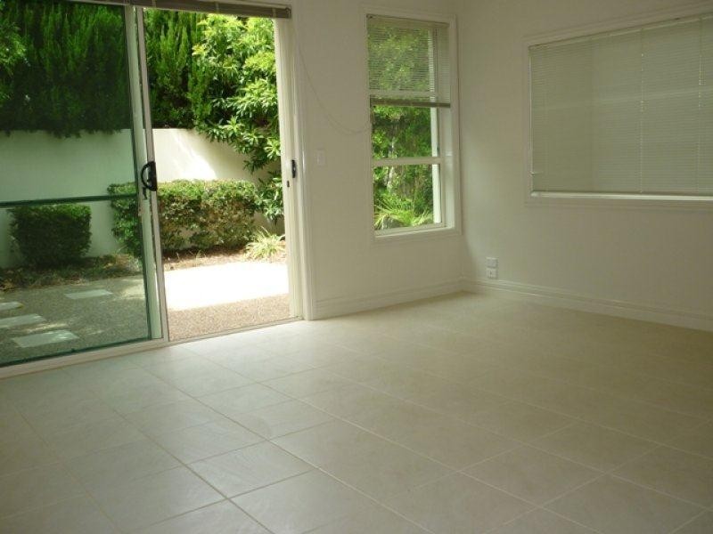 ‘BUDDS BEACH’ 28 Birt Avenue, Main Beach QLD 4217