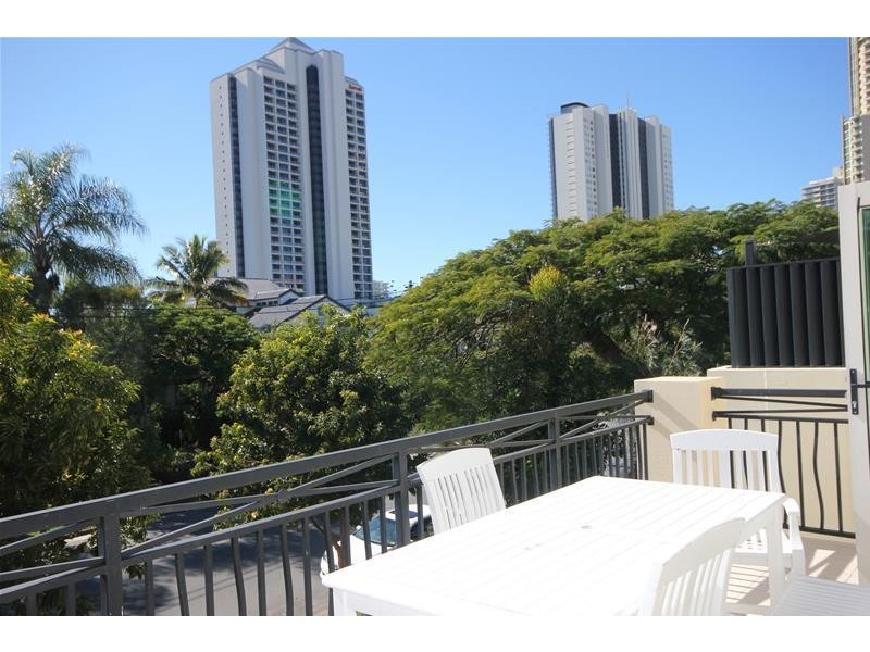 ‘BUDDS BEACH’ 28 Birt Avenue, Main Beach QLD 4217