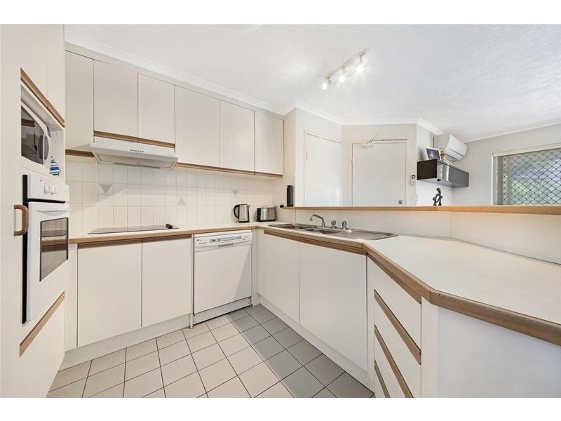 ‘CHIDORI COURT’ 1 Cronin Avenue, Main Beach QLD 4217