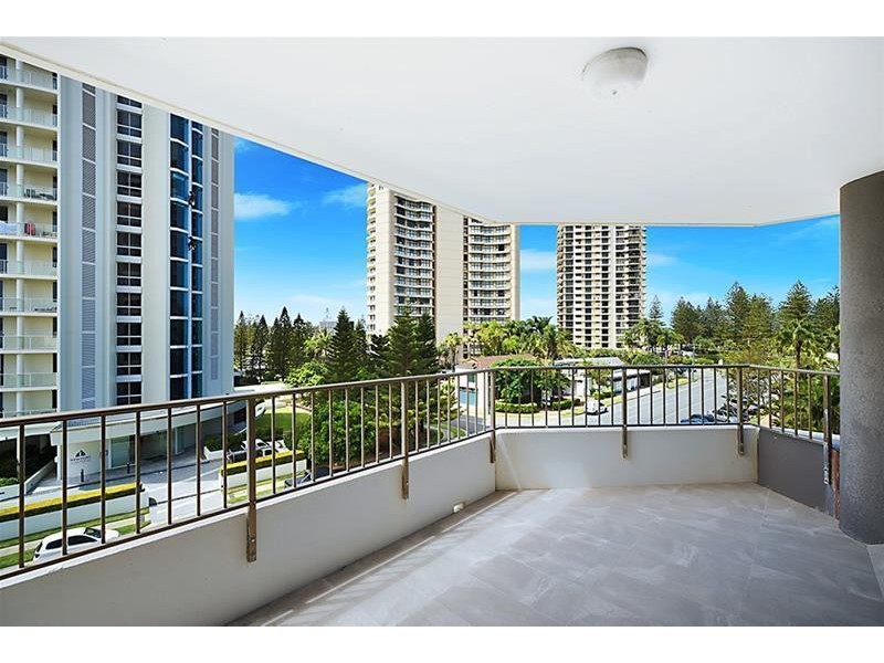 ‘Royal Surfrider’ Main Beach Parade, Main Beach QLD 4217