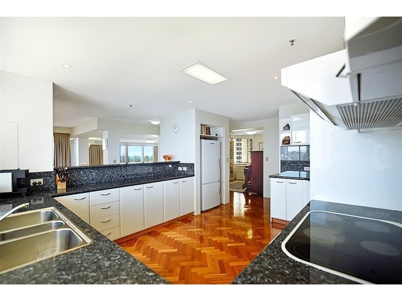 ‘PARK LANE’ 1 Peak Avenue, Main Beach QLD 4217