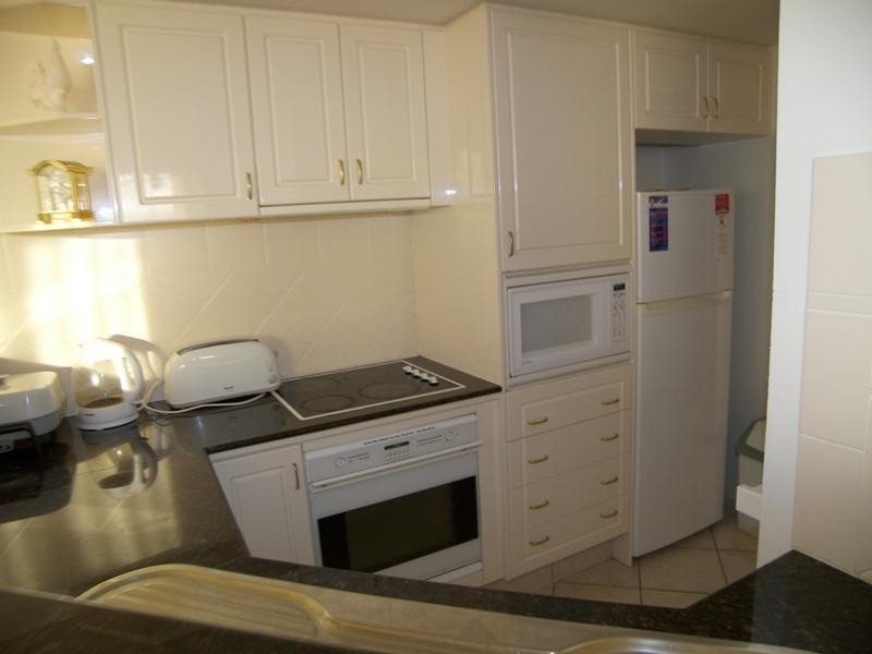 5-7 Cronin Avenue ‘Seychelles’, Main Beach QLD 4217