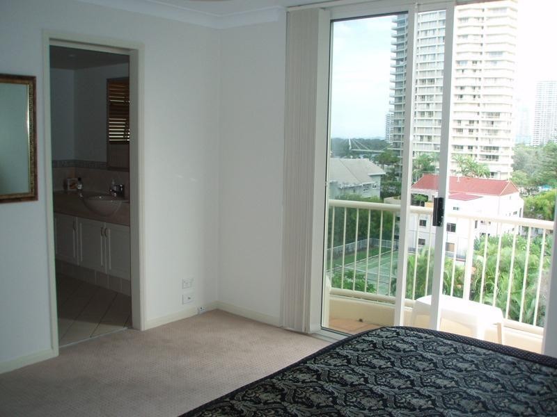 5-7 Cronin Avenue ‘Seychelles’, Main Beach QLD 4217